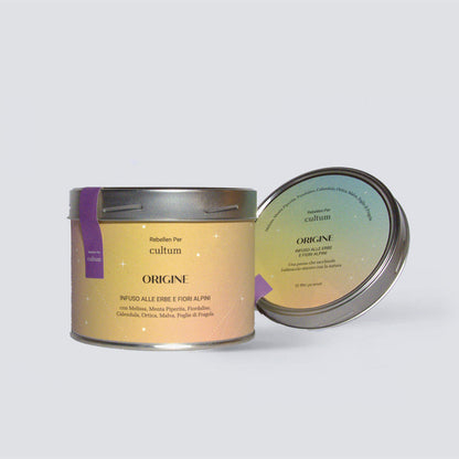 Infuso d’erbe alpine Origine di Cultum realizzato in collaborazione con I Rebellen. una miscela artigianale di erbe e fiori dell’Alto Adige raccolti a mano tra i 900 e i 1400 metri: melissa, menta piperita, fiordaliso, foglie di fragola, calendula, ortica e malva. Un infuso che richiama i gesti lenti, il rispetto della terra e la purezza delle origini.