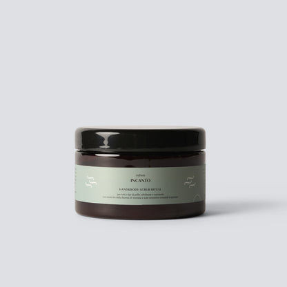 Scrub mani e corpo Incanto di Cultum Cosmetics, trattamento esfoliante e nutriente con sale marino e miele della Barena di Venezia.