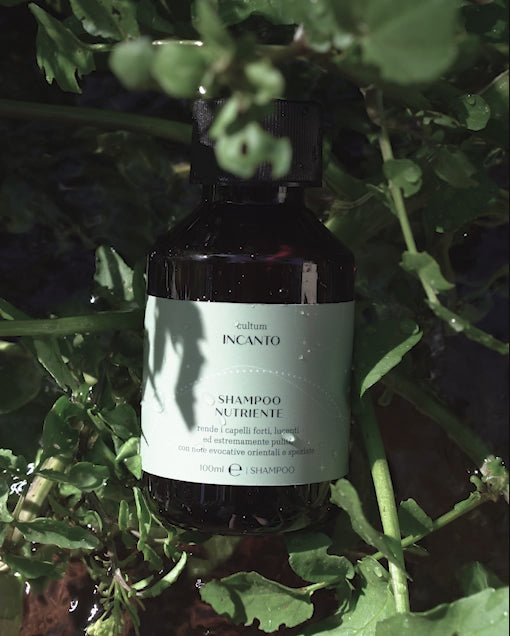 Shampoo Nutriente Incanto di Cultum Cosmetics, flacone ambrato, trattamento nutriente e delicato per capelli.
